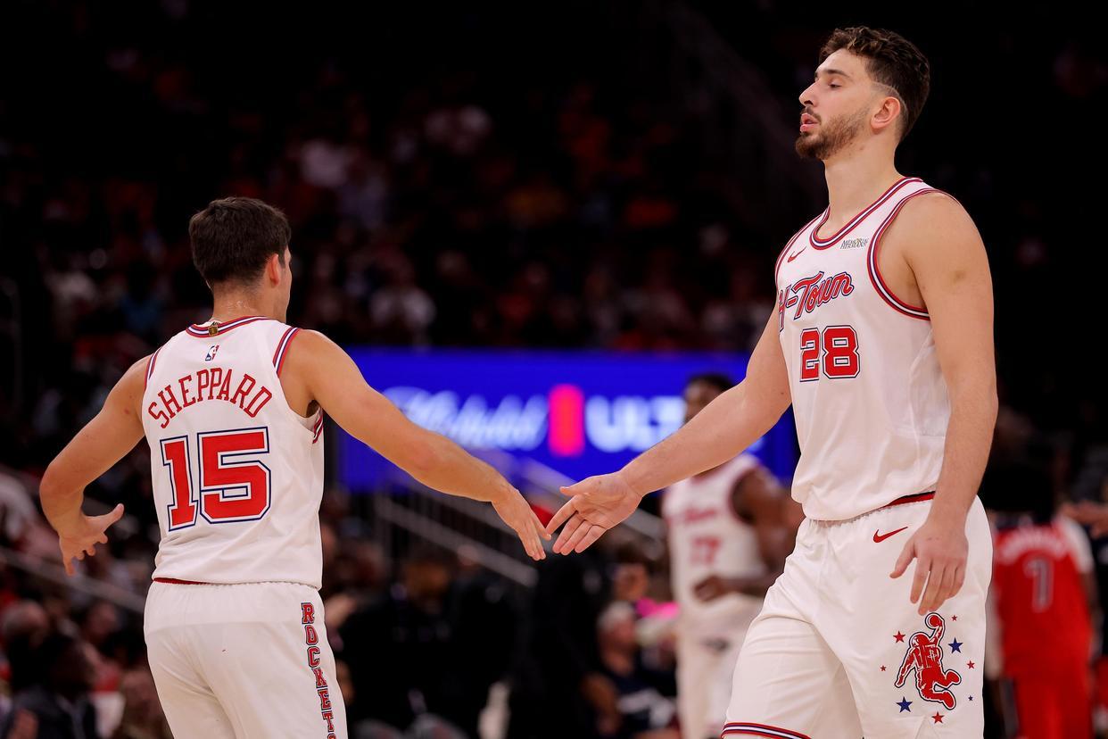 华体会-首秀26+11+5！火箭弃将爆发，只拿底薪远胜申京，斯通不该放走他